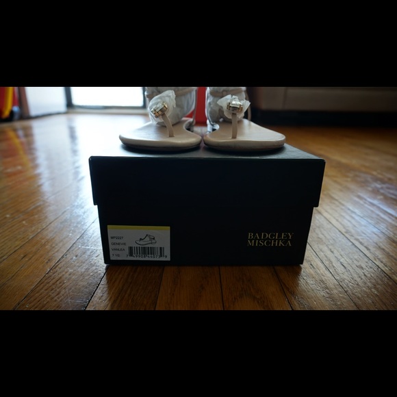 BNIB Badgley Mischka Genevie Flats - Size 7.5 - Picture 3 of 7